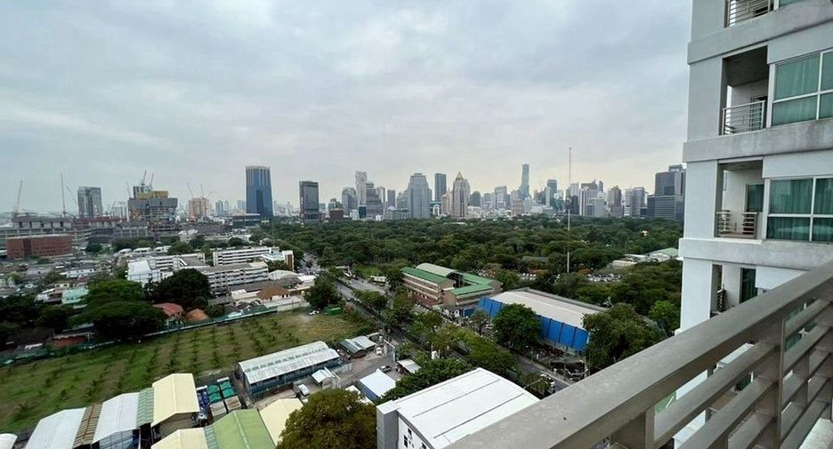 Wohnung zur Miete mit 4 Zimmer in Pathum Wan, Bangkok