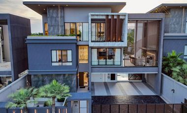 For sale 5 bedrooms villa in East Pattaya, Pattaya