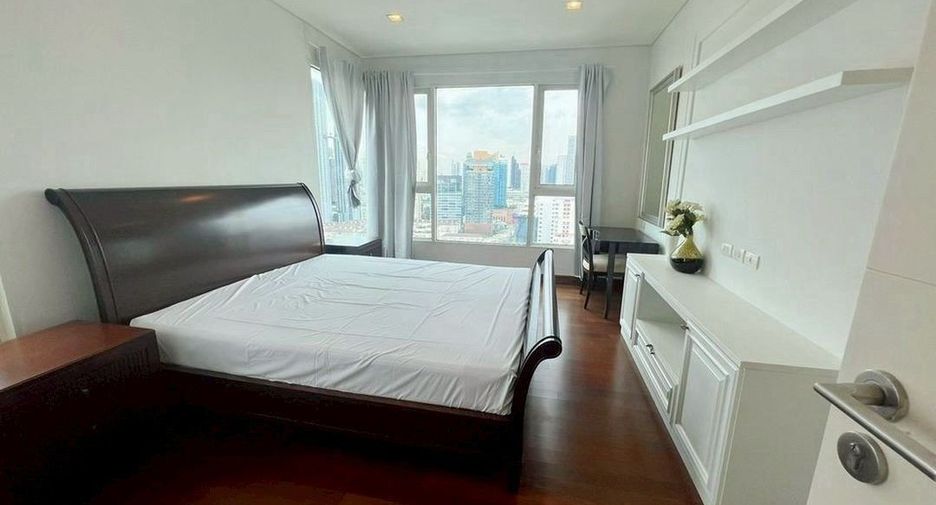 For rent 4 bedrooms condo in Watthana, Bangkok