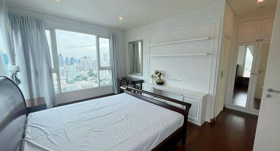 For rent 4 bedrooms condo in Watthana, Bangkok