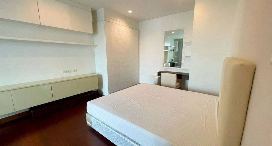 For rent 4 bedrooms condo in Watthana, Bangkok
