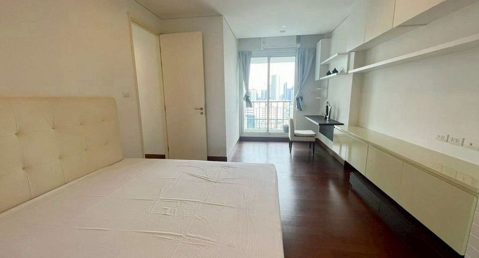 For rent 4 bedrooms condo in Watthana, Bangkok