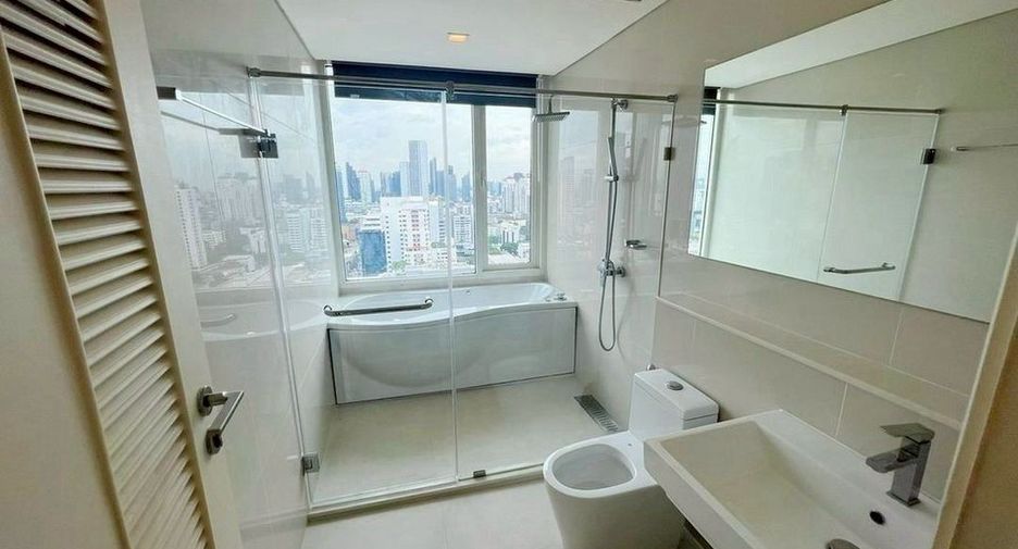 For rent 4 bedrooms condo in Watthana, Bangkok