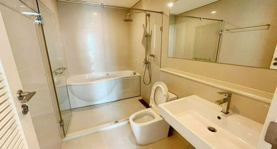 For rent 4 bedrooms condo in Watthana, Bangkok