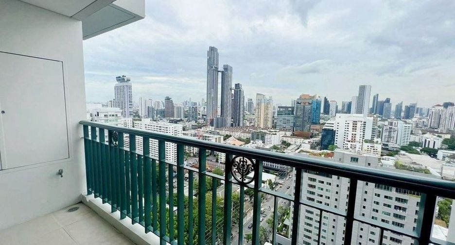 For rent 4 bedrooms condo in Watthana, Bangkok