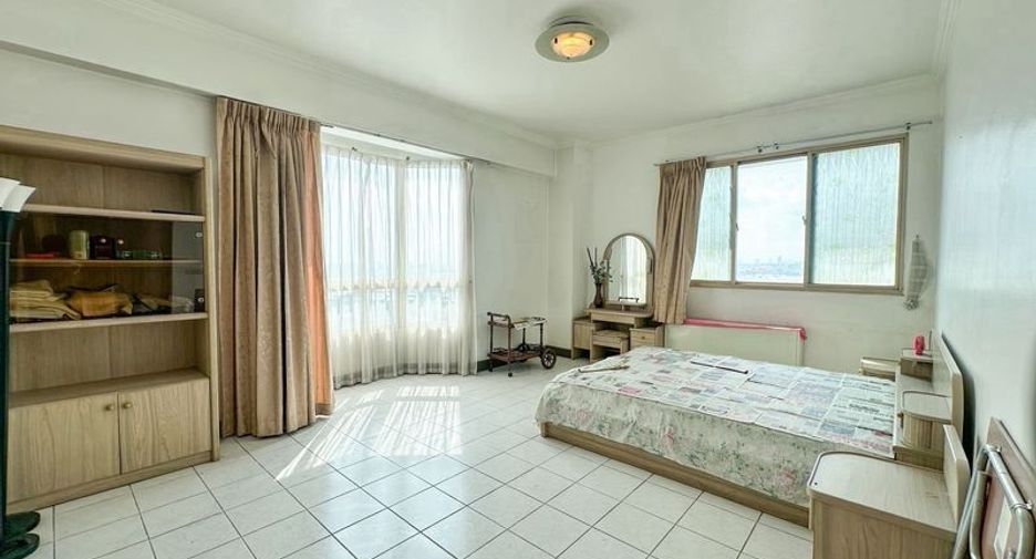 For sale 3 bedrooms condo in Suan Luang, Bangkok