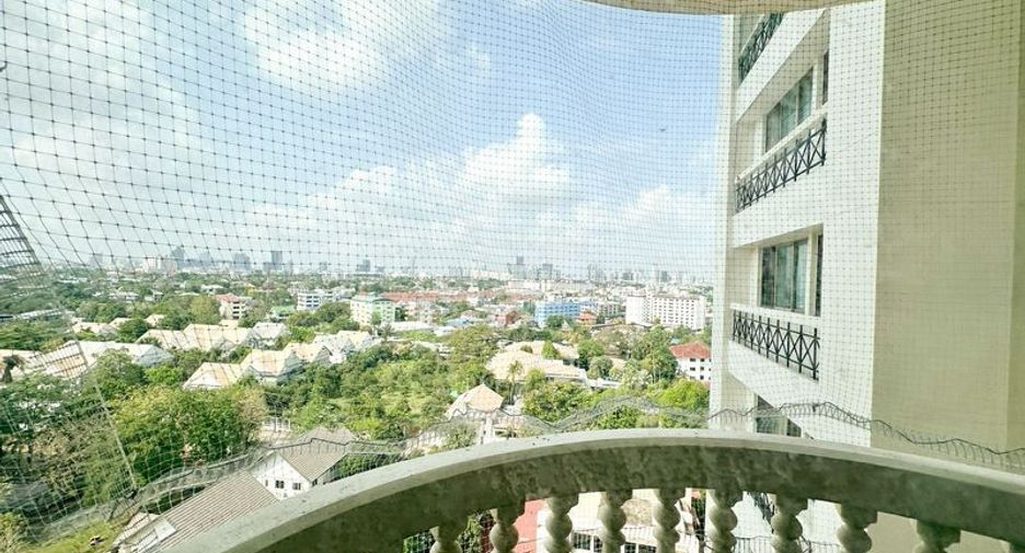 For sale 3 bedrooms condo in Suan Luang, Bangkok