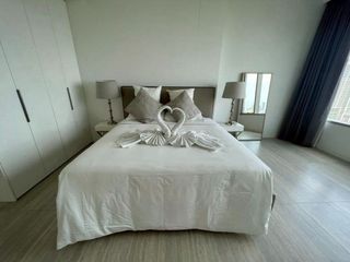 For rent 2 bedrooms condo in Pathum Wan, Bangkok