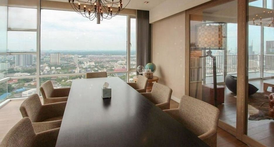 For sale 4 bedrooms condo in Khlong Toei, Bangkok