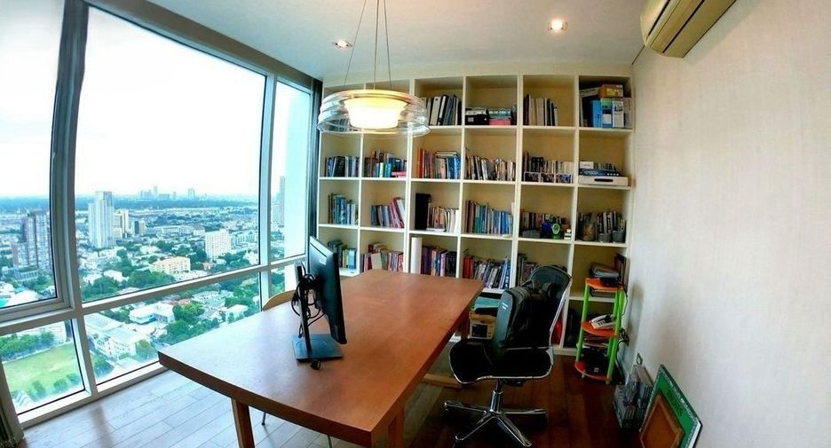 For sale 4 bedrooms condo in Khlong Toei, Bangkok