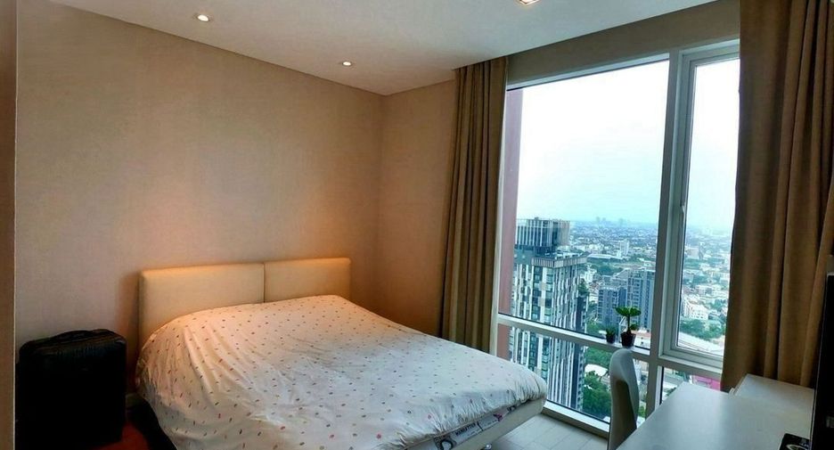 For sale 4 bedrooms condo in Khlong Toei, Bangkok