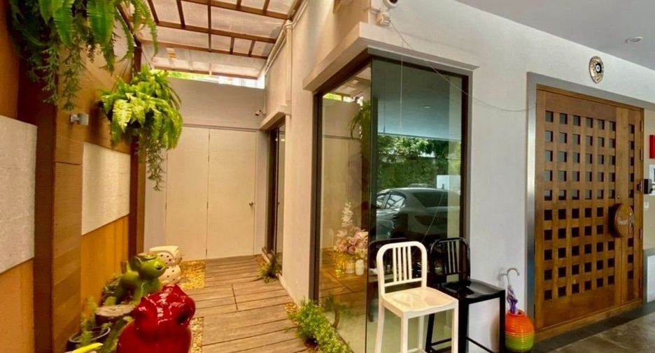 Casa en venta de 12 habitaciones en Yan Nawa, Bangkok