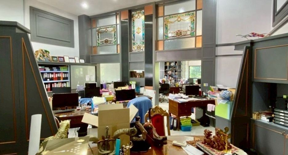 Casa en venta de 12 habitaciones en Yan Nawa, Bangkok