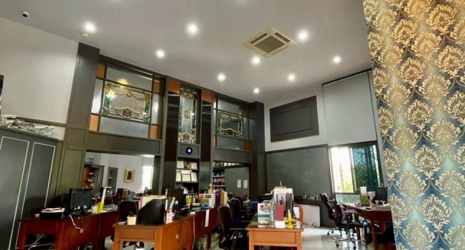 Casa en venta de 12 habitaciones en Yan Nawa, Bangkok