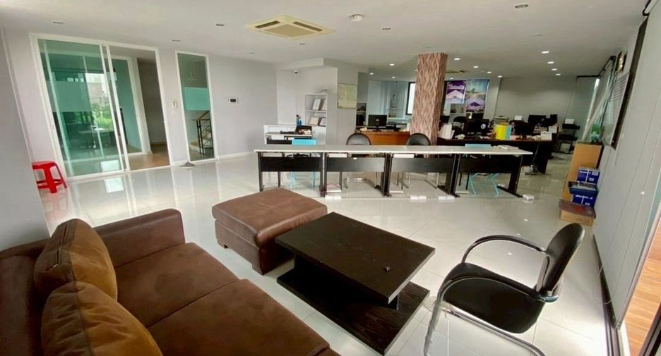 Casa en venta de 12 habitaciones en Yan Nawa, Bangkok