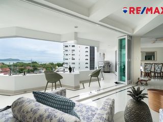 For rent 4 bedrooms condo in Na Jomtien, Pattaya