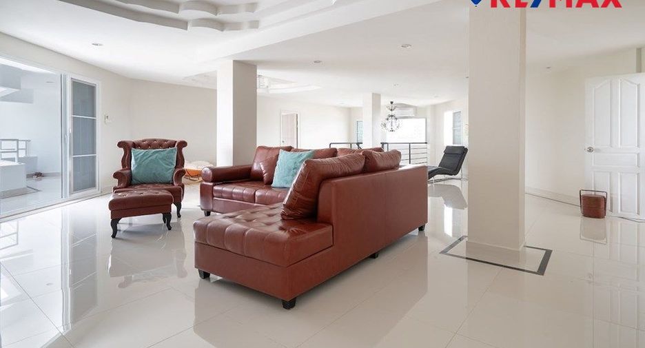 For rent 4 bedrooms condo in Sattahip, Chonburi