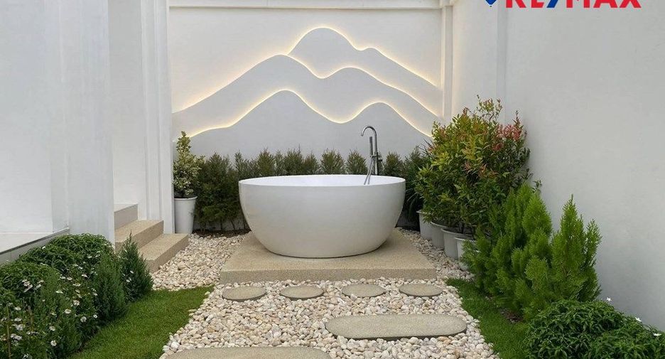 For sale 5 bedrooms house in East Pattaya, Pattaya
