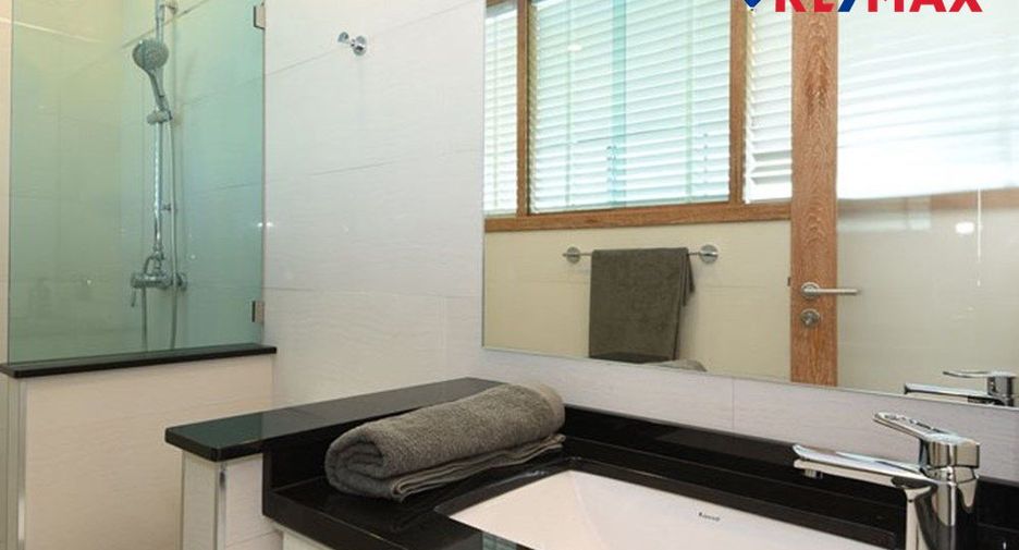 For sale 3 bedrooms condo in Pratumnak, Pattaya