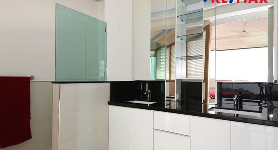 For sale 3 bedrooms condo in Pratumnak, Pattaya
