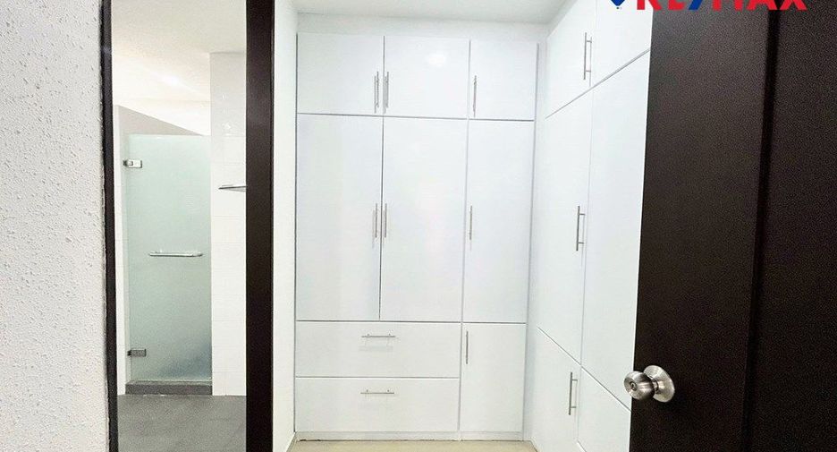 For sale 4 bedrooms house in East Pattaya, Pattaya