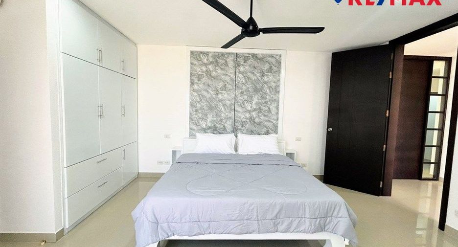 For sale 4 bedrooms house in East Pattaya, Pattaya