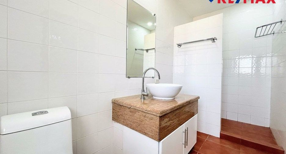 For sale 4 bedrooms house in East Pattaya, Pattaya