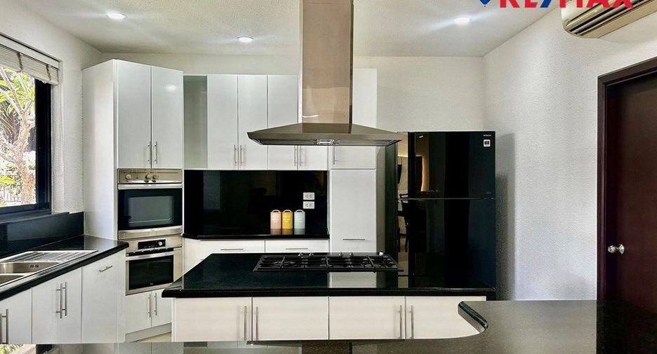 For sale 4 bedrooms house in East Pattaya, Pattaya