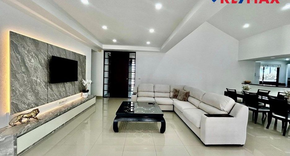 For sale 4 bedrooms house in East Pattaya, Pattaya