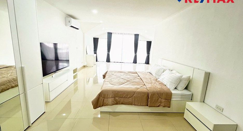 For sale 4 bedrooms house in East Pattaya, Pattaya