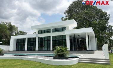 À vendre 4 chambres maison à Huay Yai, Pattaya