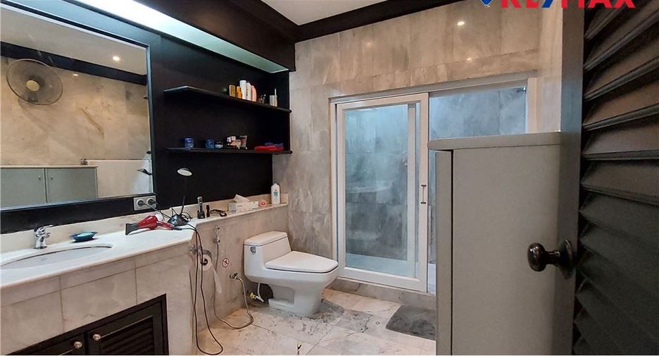 For sale 3 bedrooms condo in North Pattaya, Pattaya