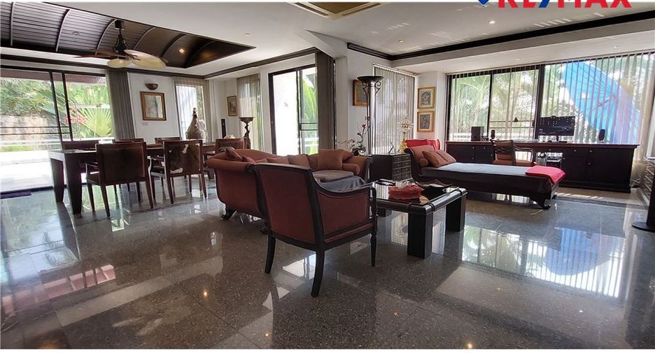 For sale 3 bedrooms condo in North Pattaya, Pattaya