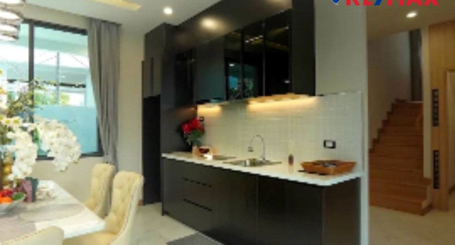 À vendre 4 chambres maison à Huay Yai, Pattaya