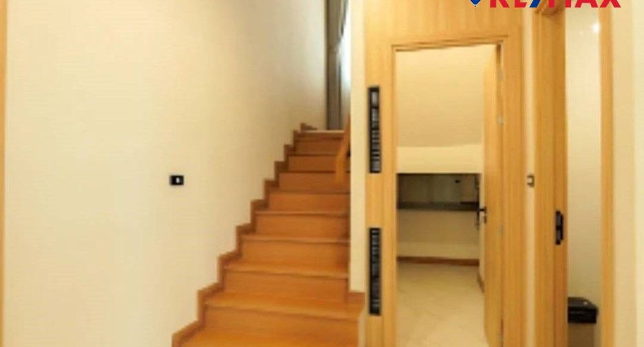 À vendre 4 chambres maison à Huay Yai, Pattaya