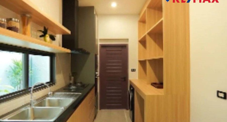 À vendre 4 chambres maison à Huay Yai, Pattaya