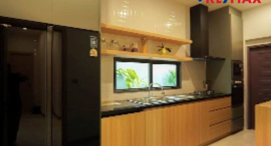 À vendre 4 chambres maison à Huay Yai, Pattaya