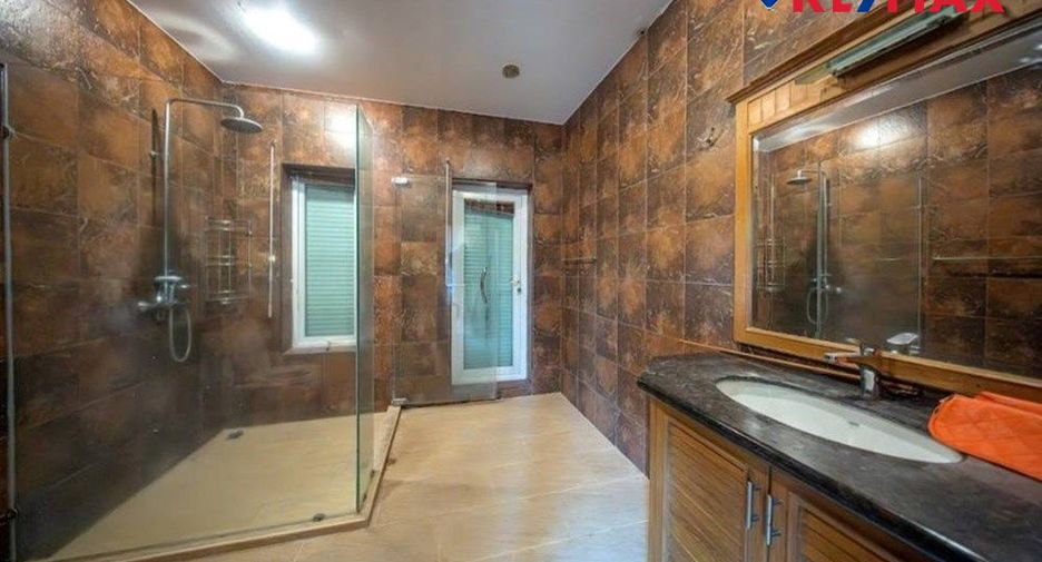 For sale 5 ベッドルーム house in East Pattaya, Pattaya
