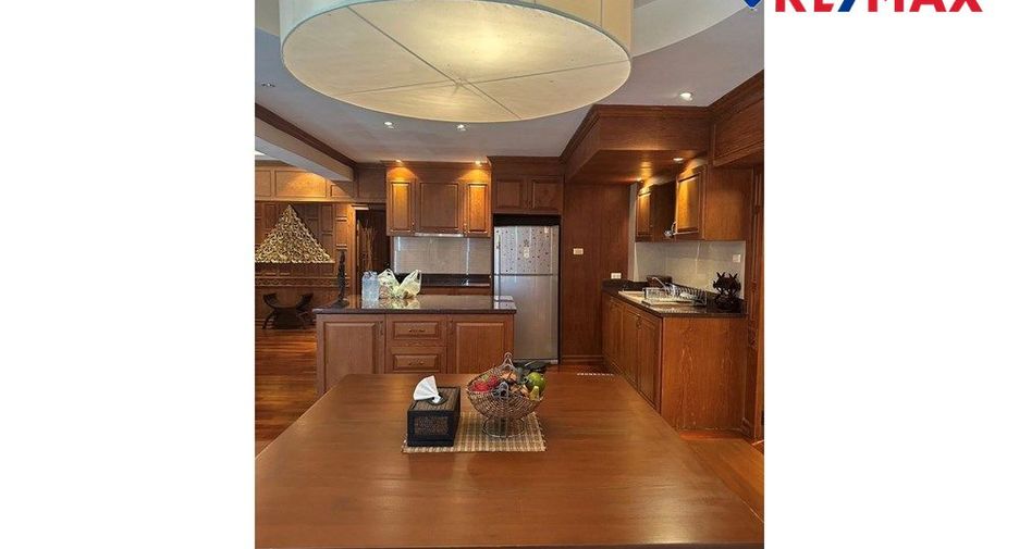For sale 2 bedrooms condo in Pratumnak, Pattaya