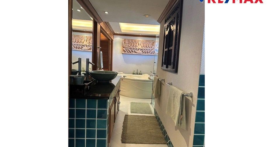 For sale 2 bedrooms condo in Pratumnak, Pattaya