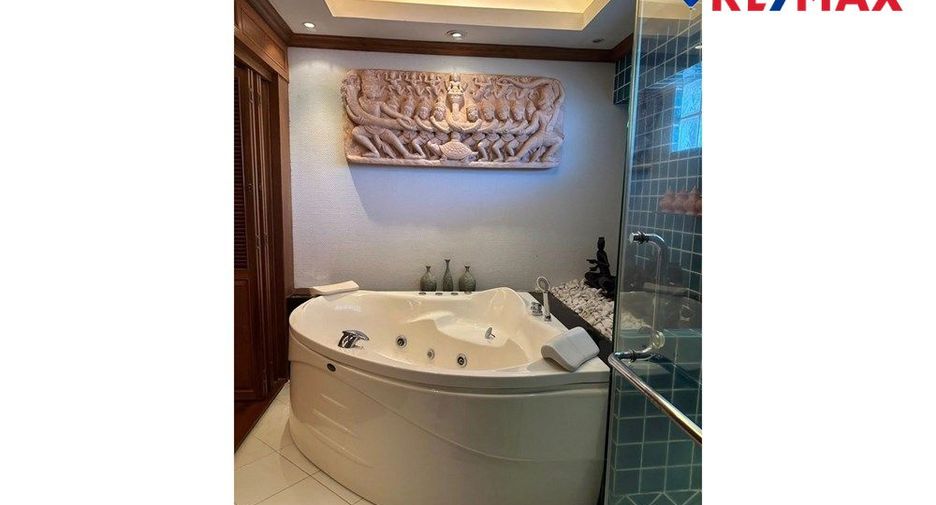 For sale 2 bedrooms condo in Pratumnak, Pattaya