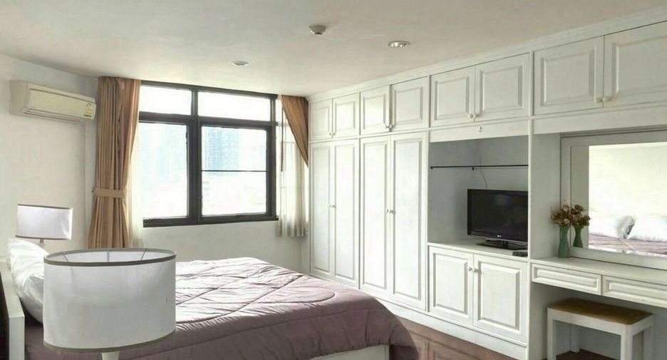 For rent 2 bedrooms condo in Watthana, Bangkok