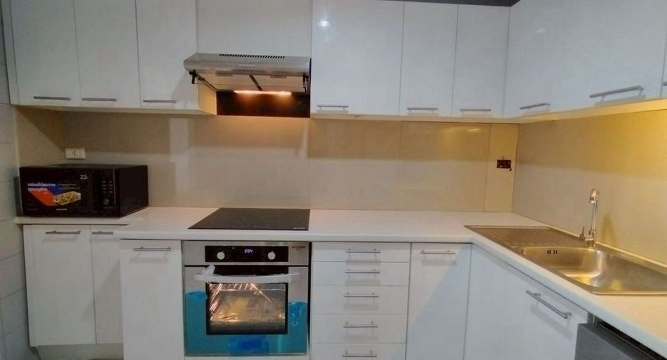 For rent 2 bedrooms condo in Watthana, Bangkok