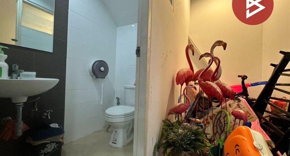 For sale 3 bedrooms retail Space in Si Racha, Chonburi