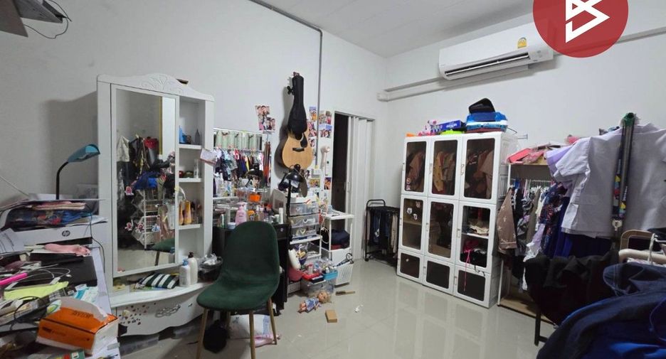 For sale 3 bedrooms retail Space in Si Racha, Chonburi