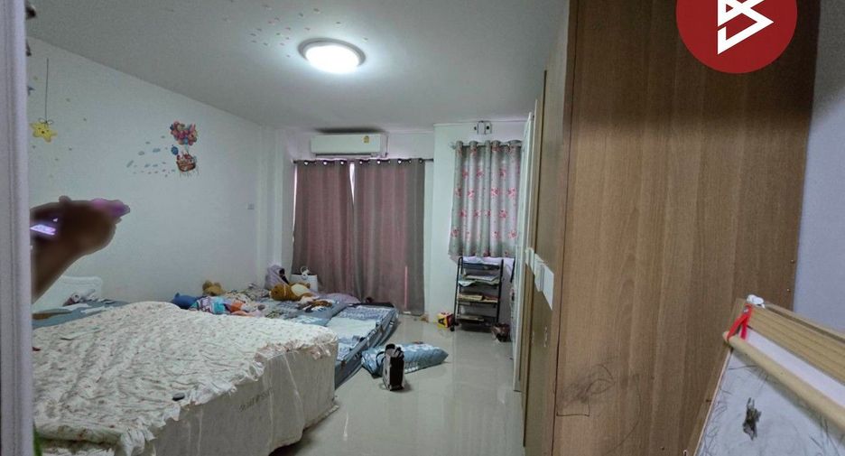 For sale 3 bedrooms retail Space in Si Racha, Chonburi