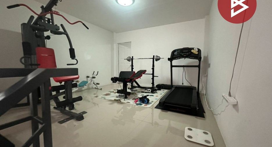For sale 3 bedrooms retail Space in Si Racha, Chonburi