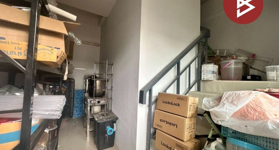 For sale 3 bedrooms retail Space in Si Racha, Chonburi