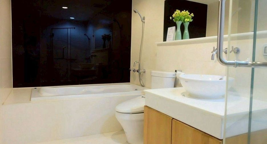 For rent 2 bedrooms condo in Khlong Toei, Bangkok