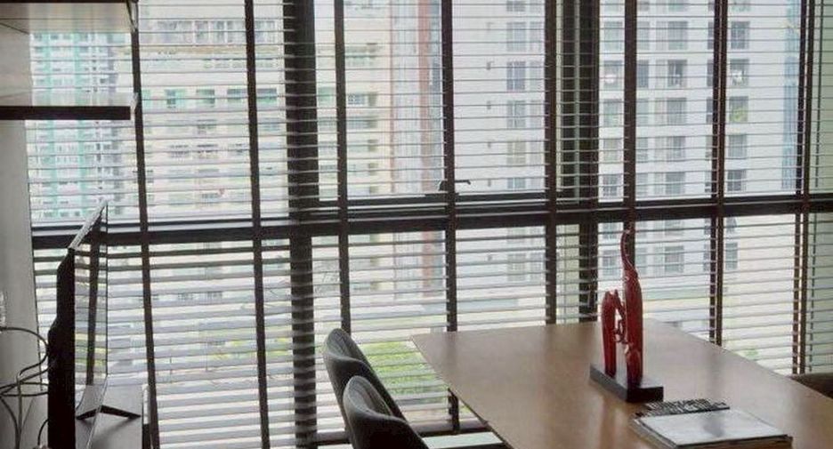 For rent 2 bedrooms condo in Pathum Wan, Bangkok